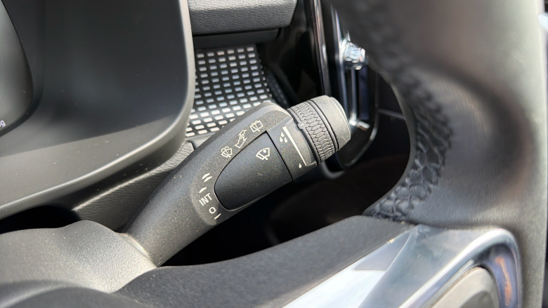 Volvo Xc40 2.0 B4P R DESIGN Pro 5dr AWD Auto Petrol Estate